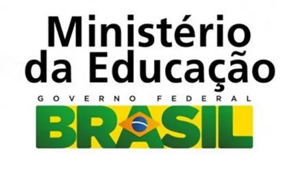 Equipe técnica do NUCAA avaliando acessibilidade de uma instituição de ensino superior